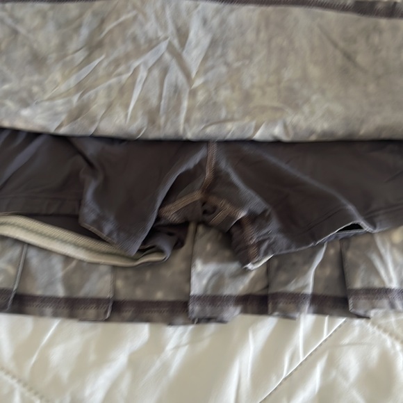 Lululemon size 8 Run Skirt - Picture 2 of 5